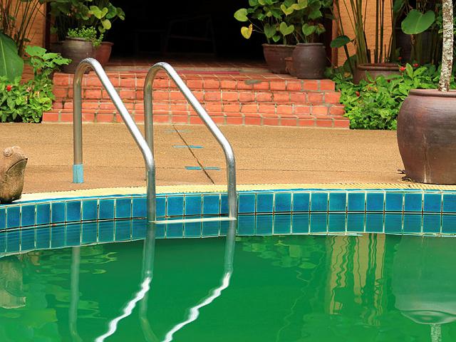 eau de piscine verte
