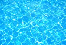 Quelle est la différence entre clarifiant et floculant piscine  