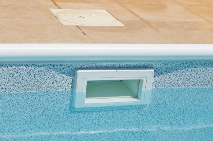 Skimmer piscine utilité, fonctionnement et entretien
