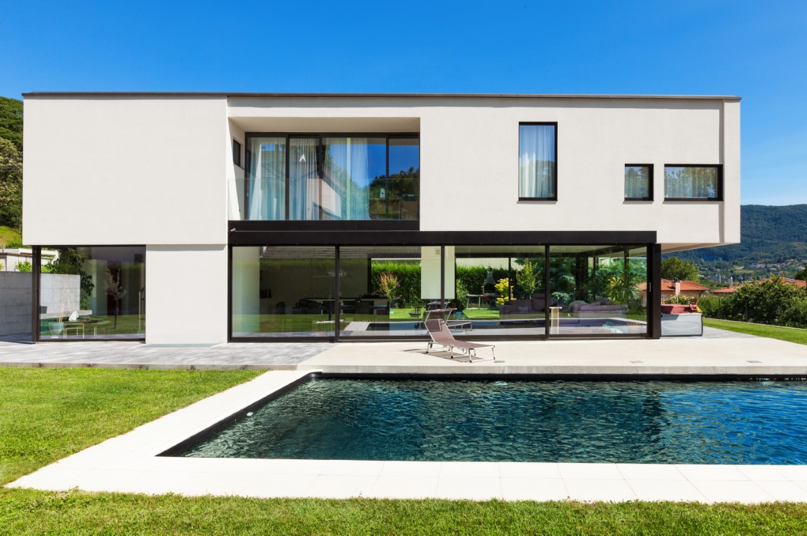 belle véranda pour une maison moderne avec piscine