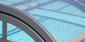 Pourquoi choisir un abri de piscine en aluminium coulissant