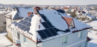 neige et panneaux solaires toit