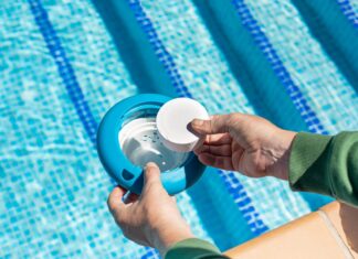 Clarifiant piscine utilité et comment l’utiliser  
